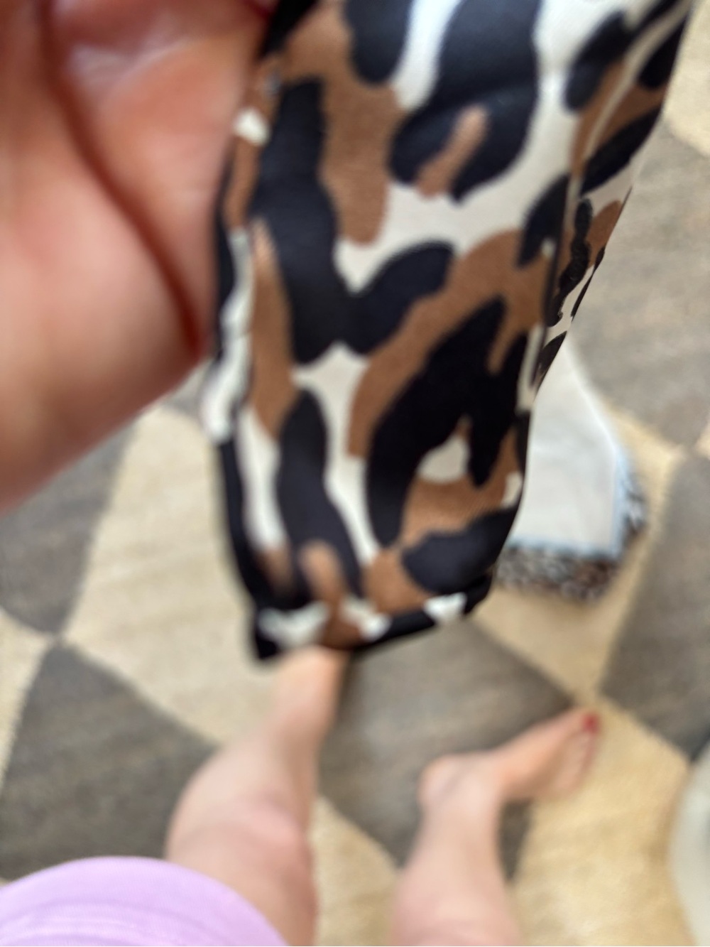 Rare and vintage pop art Betsey Johnson Scarf with leopard print roll hem border - Picture 4 of 4